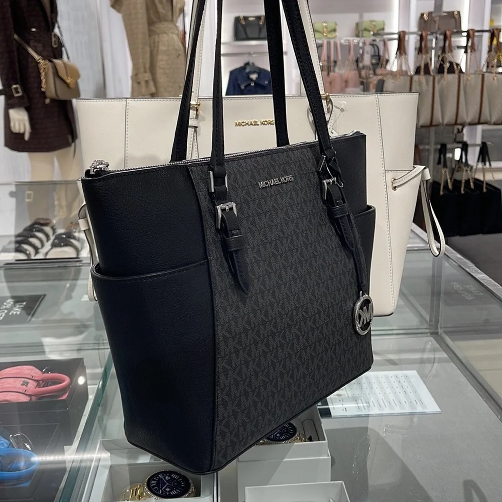 MICHAEL KORS CHARLOTTE LARGE TOP ZIP Tote bag
Black Signature - Picture 6 of 16
